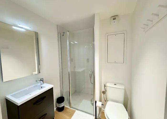 We Live Sharies - C403