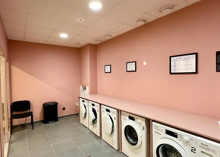 We Live Sharies - C403 Daire Reims